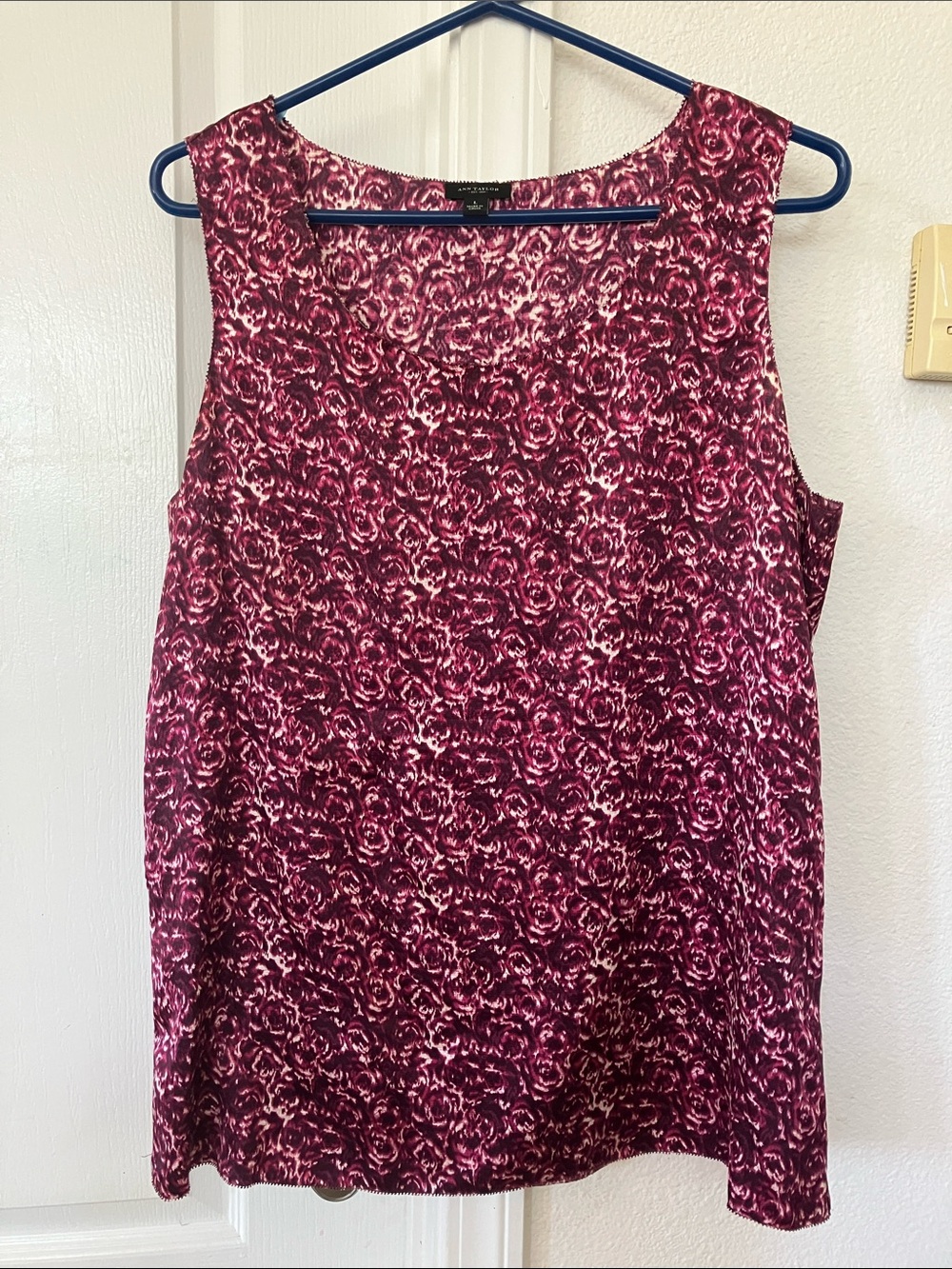 EUC Ann Taylor Silk Sleeveless Rose Print Size L